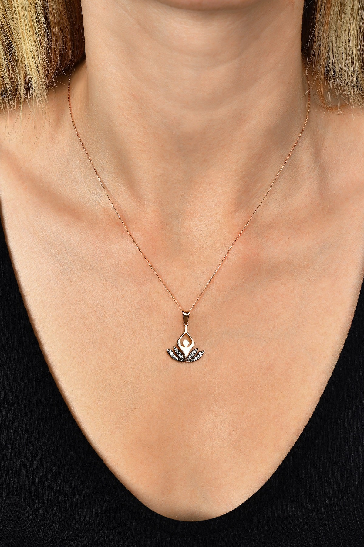 Special Design Gift 14k Gold Stone Lotus Flower Necklace