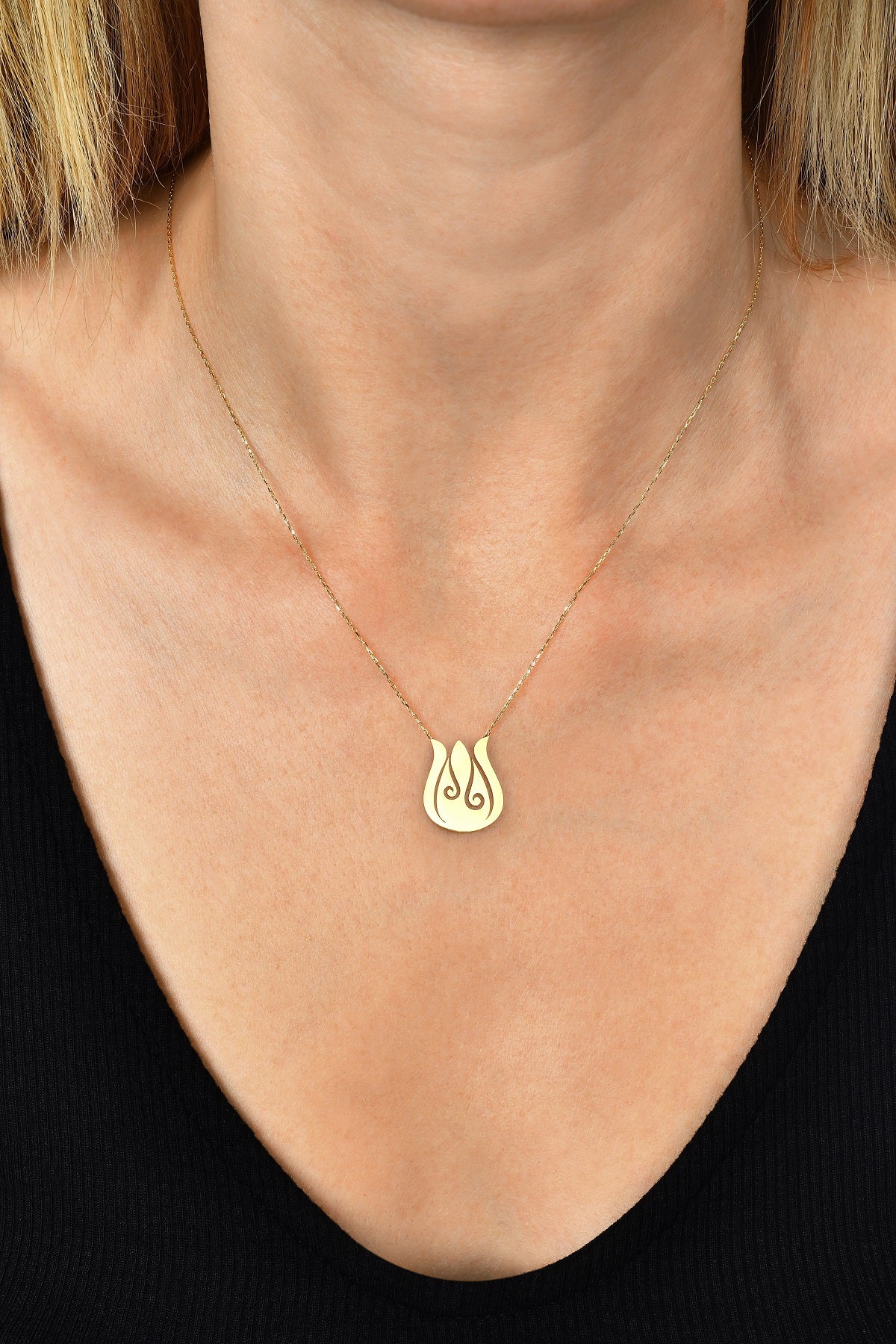 Special Design Gift 14k Gold Tulip Necklace